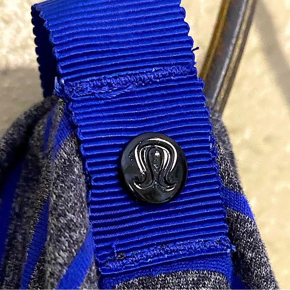 LULU LEMON Striped Snap Wrap - Picture 2 of 4